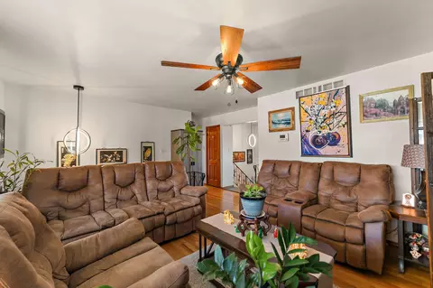 Living - 303 Minter Dr, Griffith, IN 46319 photo 2 of 4