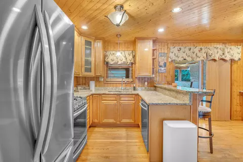 Kitchen - 9857 Silver Ct, De Motte, IN 46310 photo 3 of 4