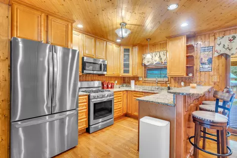 Kitchen - 9857 Silver Ct, De Motte, IN 46310 photo 1 of 4
