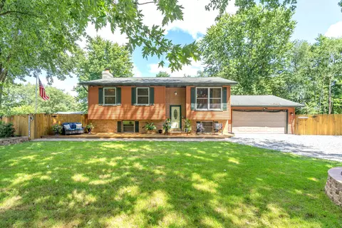 Exterior - 9857 Silver Ct, De Motte, IN 46310 photo 7 of 21