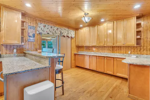 Kitchen - 9857 Silver Ct, De Motte, IN 46310 photo 4 of 4