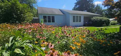 925 Mayflower Rd, La Porte, IN 46350