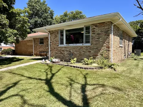 Exterior - 211 Carnation St, De Motte, IN 46310 photo 2 of 7