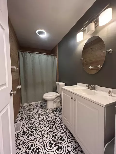 Bath - 211 Carnation St, De Motte, IN 46310 photo 3 of 3