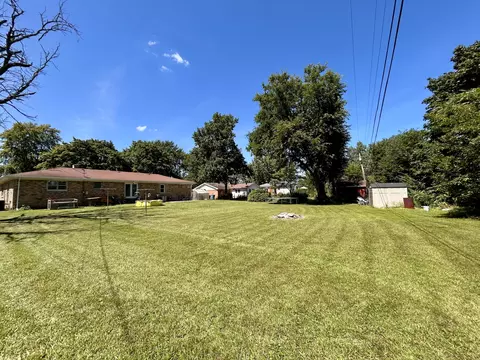 Exterior - 211 Carnation St, De Motte, IN 46310 photo 4 of 7