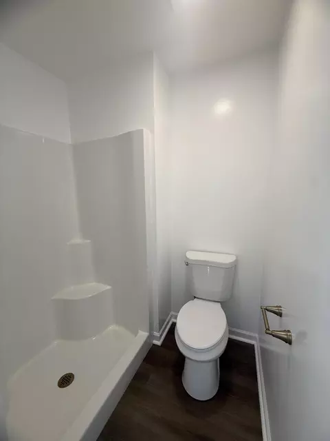 Bath - 741 S Broad St, Griffith, IN 46319 photo 3 of 5
