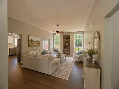Living - 741 S Broad St, Griffith, IN 46319 photo 1 of 4
