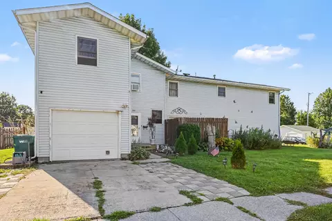 204 D St, La Porte, IN 46350