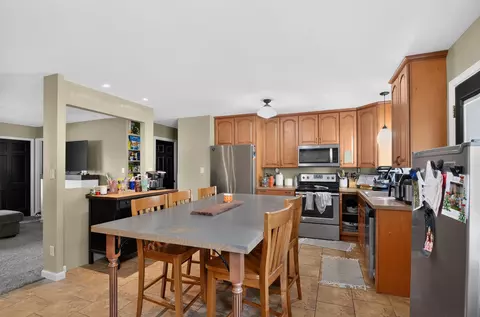 Kitchen - 2706 Streamside Dr, Columbus, IN 47203 photo 10 of 10