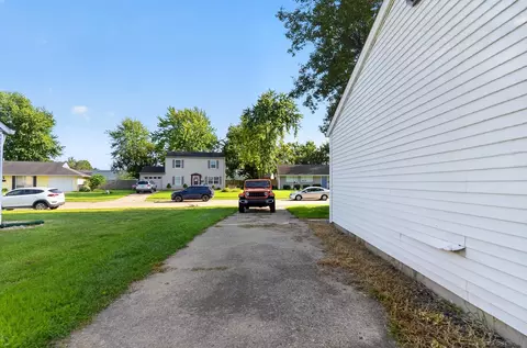 Exterior - 2706 Streamside Dr, Columbus, IN 47203 photo 11 of 16