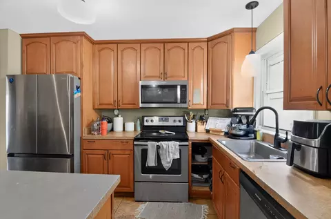 Kitchen - 2706 Streamside Dr, Columbus, IN 47203 photo 7 of 10