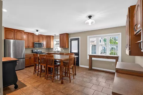 Kitchen - 2706 Streamside Dr, Columbus, IN 47203 photo 1 of 10