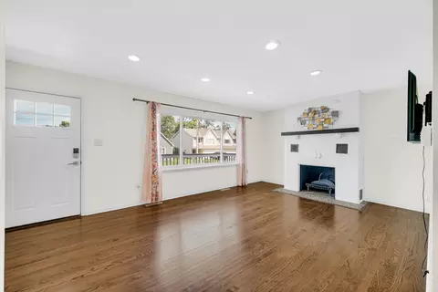 Living - 519 E North St, Crown Point, IN 46307 photo 1 of 3
