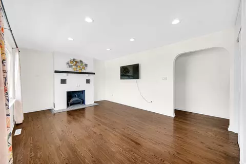 Living - 519 E North St, Crown Point, IN 46307 photo 2 of 3