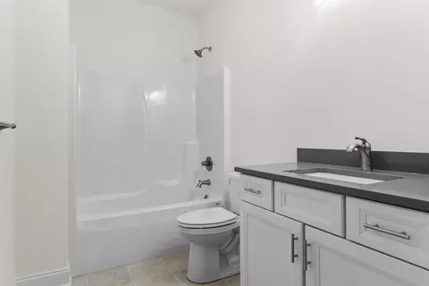 Bath - 8432 Shell Dr, Saint John, IN 46373 photo 3 of 3