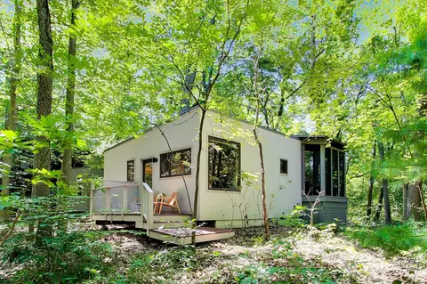 60 Tryon Farm Ln, Michigan City, IN 46360