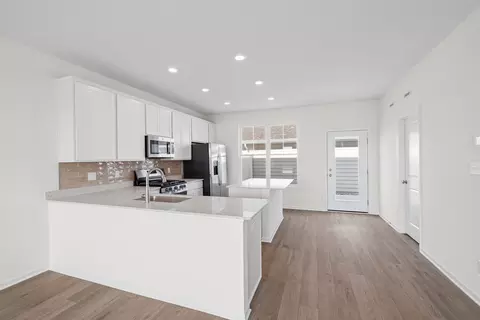 Kitchen - 1609 Parkside Ln #G, Dyer, IN 46311 photo 2 of 3