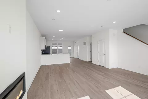 Living - 1609 Parkside Ln #G, Dyer, IN 46311 photo 2 of 3
