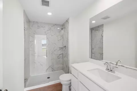 Bath - 1609 Parkside Ln #G, Dyer, IN 46311 photo 1 of 2