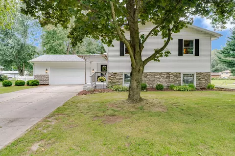 168 Rock Creek Rd, Valparaiso, IN 46383