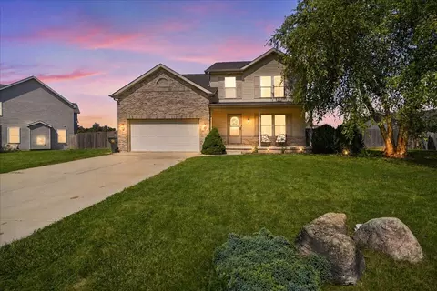 328 Pepper Creek Dr, Valparaiso, IN 46385