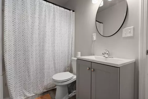 Bath - 11271 Elkhart Cir, Crown Point, IN 46307 photo 5 of 5