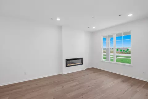 Living - 1603 Parkside Ln #D, Dyer, IN 46311 photo 2 of 3