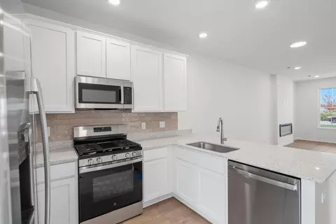 Kitchen - 1603 Parkside Ln #D, Dyer, IN 46311 photo 2 of 2