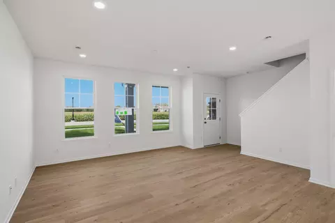 Living - 1603 Parkside Ln #G, Dyer, IN 46311 photo 1 of 3