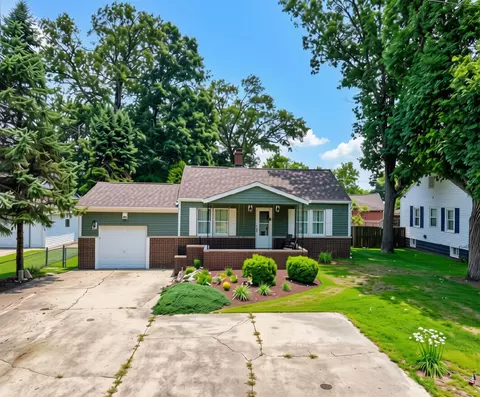 803 E Lake St, Knox, IN 46534