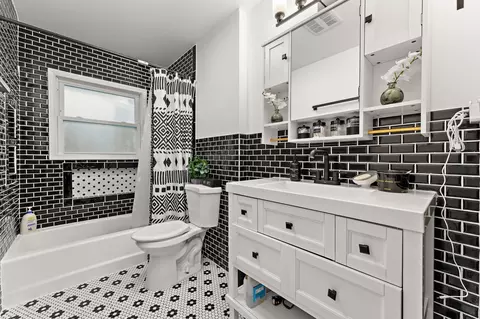 Bath - 4189 Rutledge St, Gary, IN 46408 photo 1 of 3