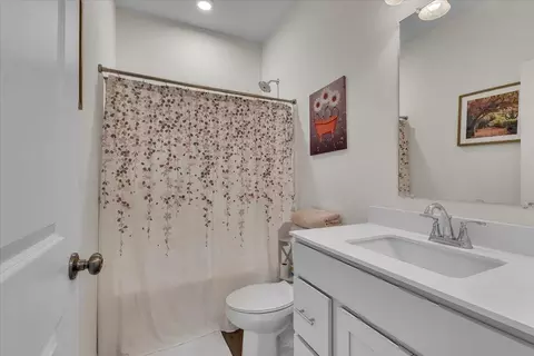 Bath - 7836 E 118th Ave, Crown Point, IN 46307 photo 2 of 2