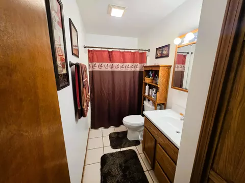 Bath - 1285 W 98th Ave, Crown Point, IN 46307 photo 1 of 3