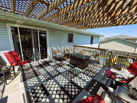Exterior - 1285 W 98th Ave, Crown Point, IN 46307 photo 6 of 11