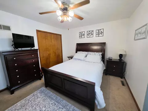 Bedroom - 1285 W 98th Ave, Crown Point, IN 46307 photo 3 of 10