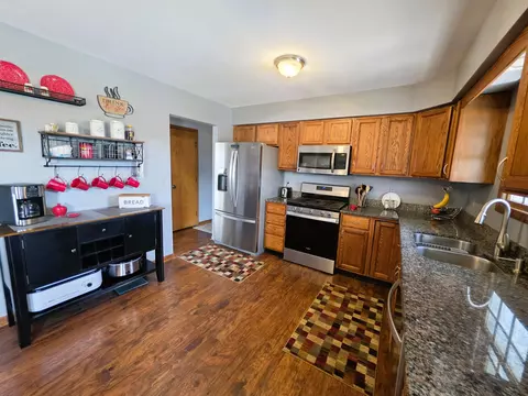 Kitchen - 1285 W 98th Ave, Crown Point, IN 46307 photo 2 of 4