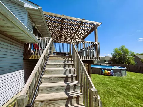 Exterior - 1285 W 98th Ave, Crown Point, IN 46307 photo 4 of 11