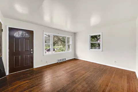 Living - 621 Colfax St, Gary, IN 46406 photo 1 of 4