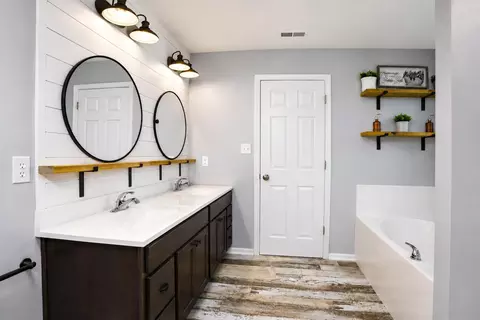 Bath - 527 Chicory Ln, Valparaiso, IN 46385 photo 3 of 5