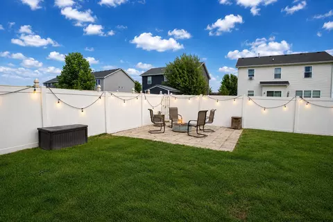 Exterior - 527 Chicory Ln, Valparaiso, IN 46385 photo 5 of 8