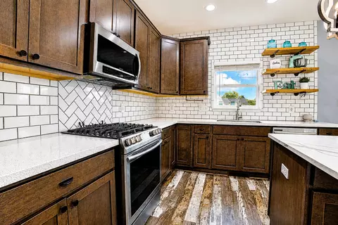 Kitchen - 527 Chicory Ln, Valparaiso, IN 46385 photo 4 of 6