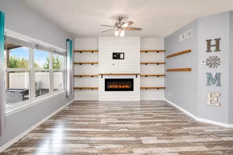 Living - 527 Chicory Ln, Valparaiso, IN 46385 photo 2 of 3