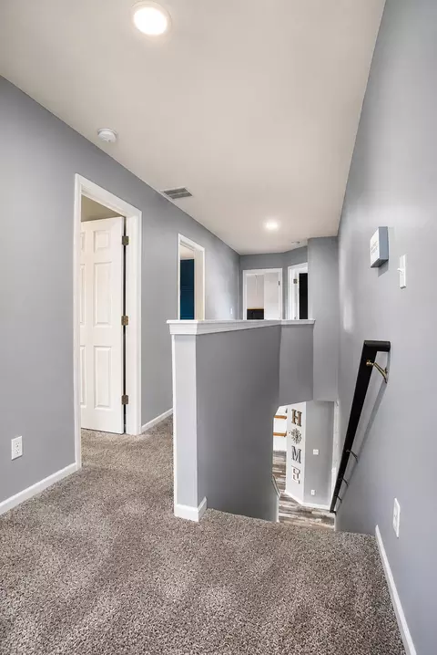 Entry Way - 527 Chicory Ln, Valparaiso, IN 46385 photo 2 of 2