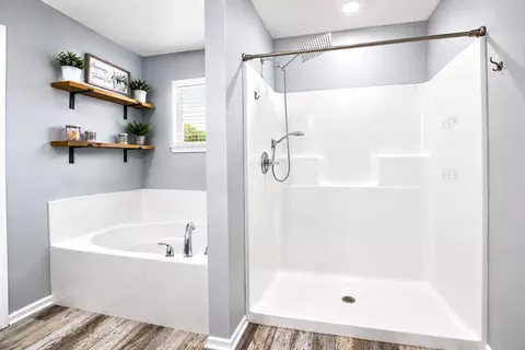 Bath - 527 Chicory Ln, Valparaiso, IN 46385 photo 4 of 5