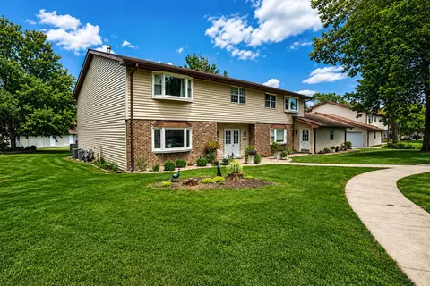 1845 Burgundy St, Schererville, IN 46375