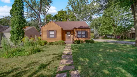 613 Madison St, Valparaiso, IN 46385