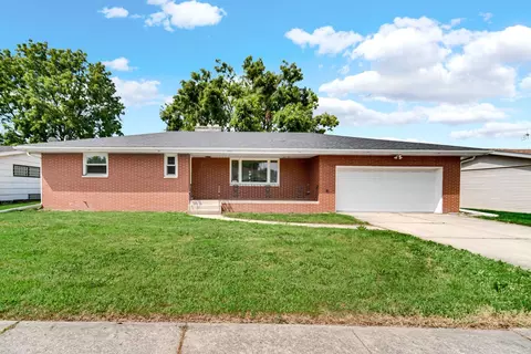 5520 Tyler St, Merrillville, IN 46410