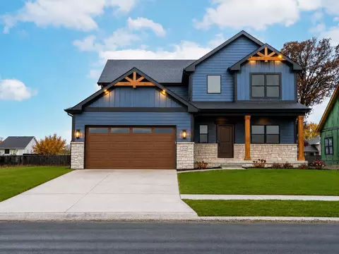 1757 Frst Rdg Dr, Valparaiso, IN 46385