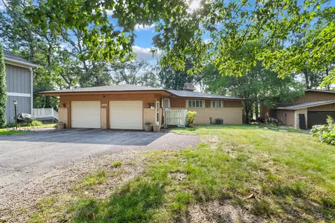 2075 Hidden Valley Dr, Crown Point, IN 46307
