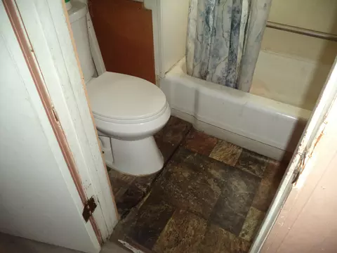 Bath - 249 Tyler St, Gary, IN 46402 photo 1 of 2